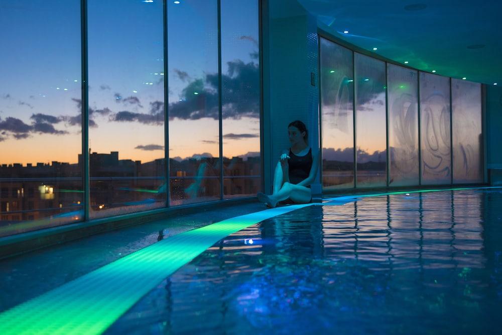 Gran Hotel Lakua Витория-Гастейс Екстериор снимка The Sky Pool