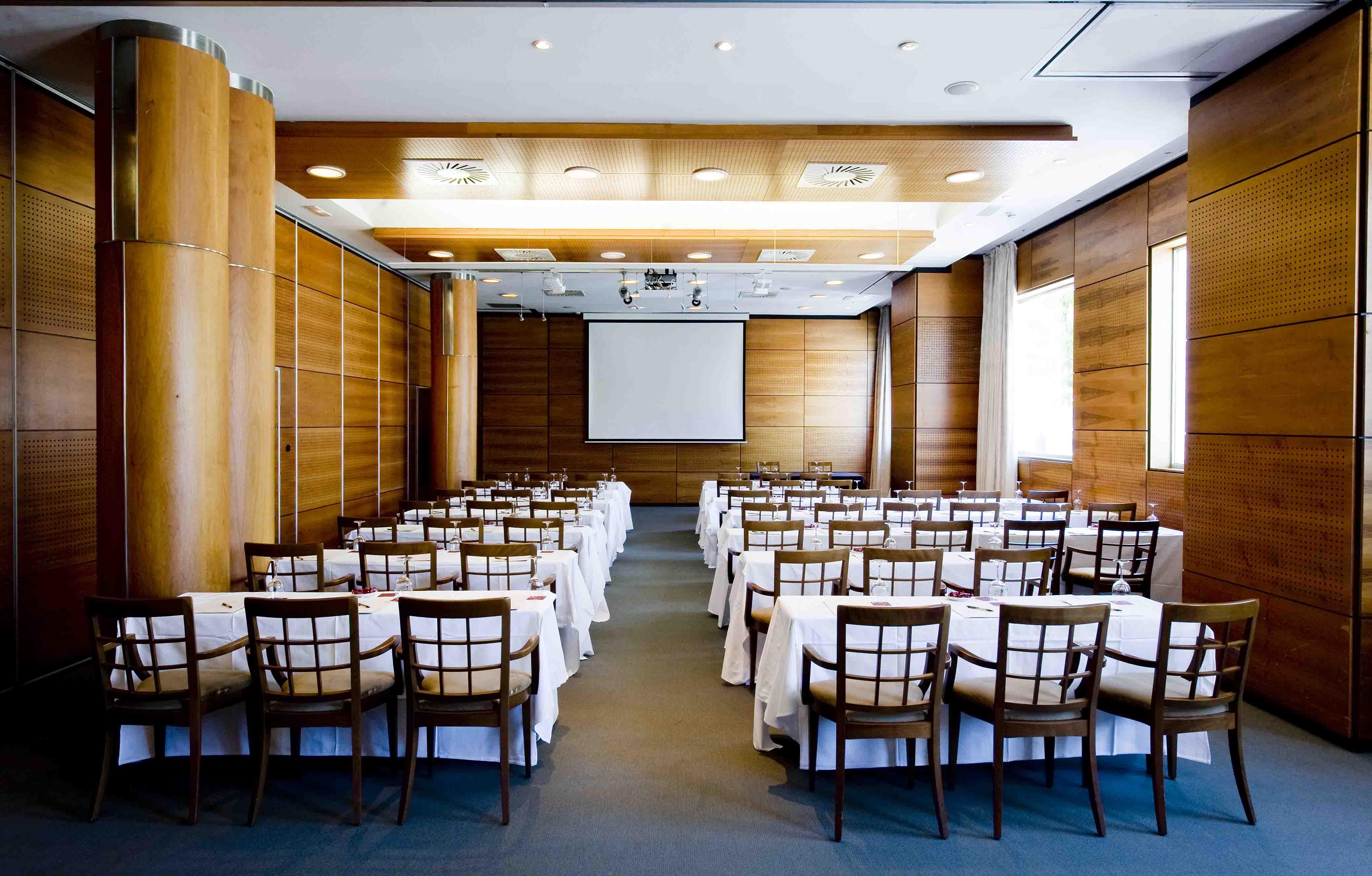 Gran Hotel Lakua Витория-Гастейс Екстериор снимка The conference room