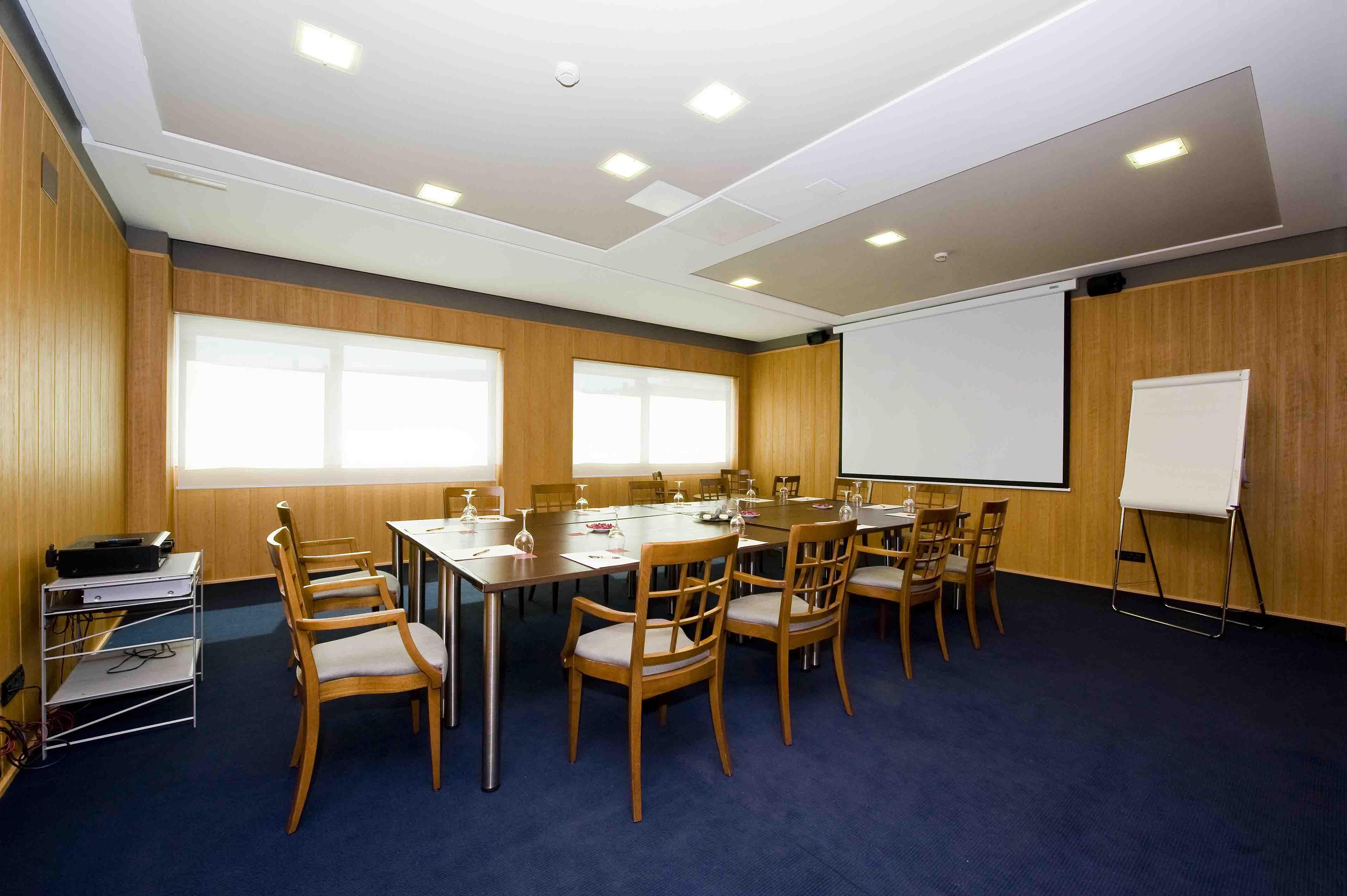 Gran Hotel Lakua Витория-Гастейс Екстериор снимка Meeting room