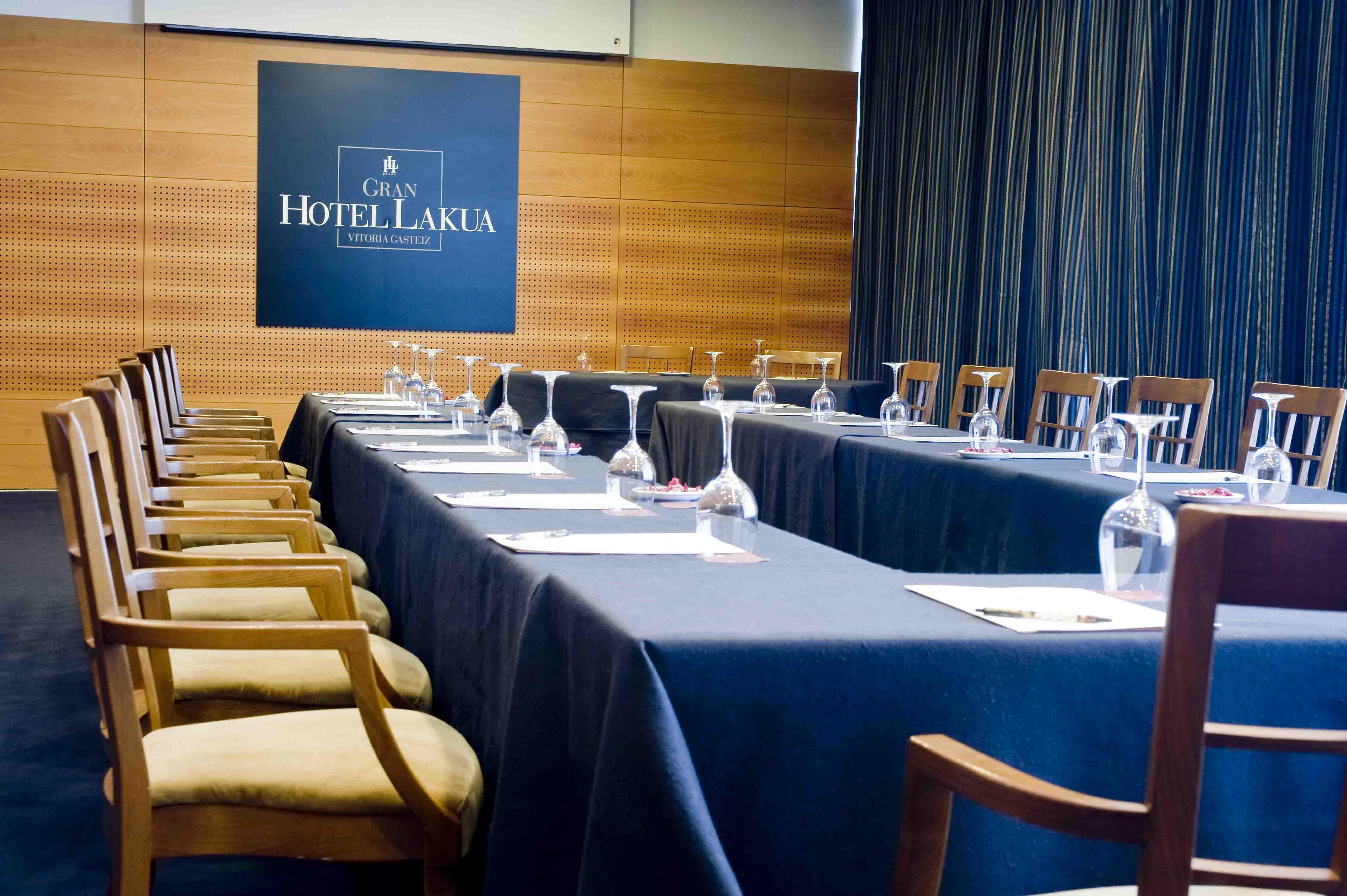 Gran Hotel Lakua Витория-Гастейс Екстериор снимка Meeting room
