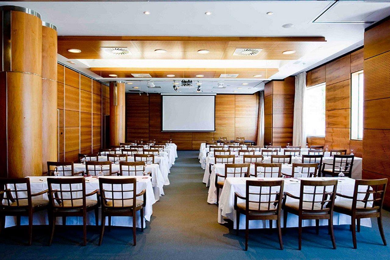 Gran Hotel Lakua Витория-Гастейс Екстериор снимка The conference room