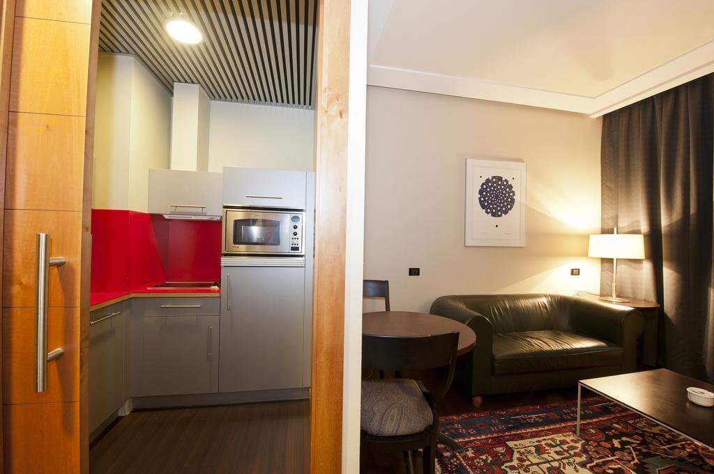 Gran Hotel Lakua Витория-Гастейс Екстериор снимка A studio apartment in London