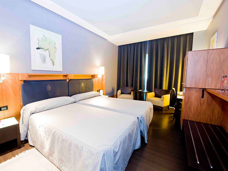 Gran Hotel Lakua Витория-Гастейс Екстериор снимка A room at the hotel
